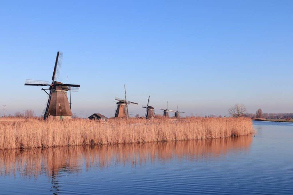 vjetrenjače u selu kinderdijk, vjetrenjače u nizozemskoj